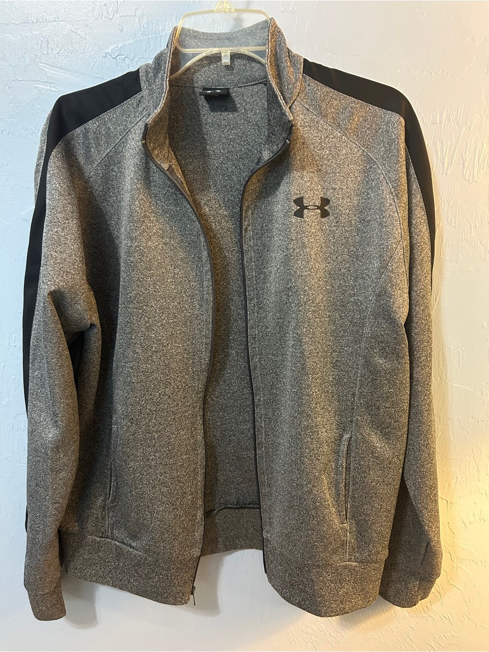 Under Armour Zip Up Jacket - Size Large
